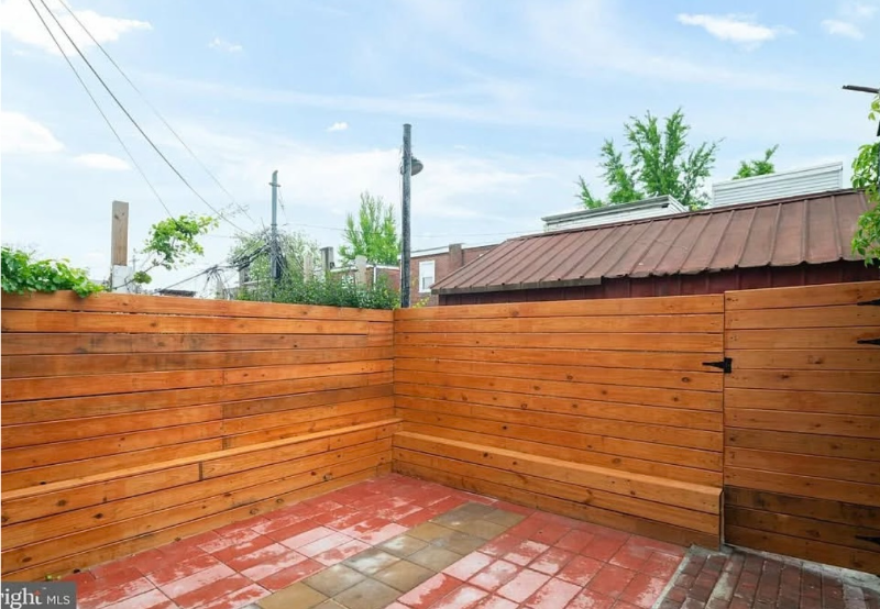 2516 W Seybert St - Photo 4 of 10