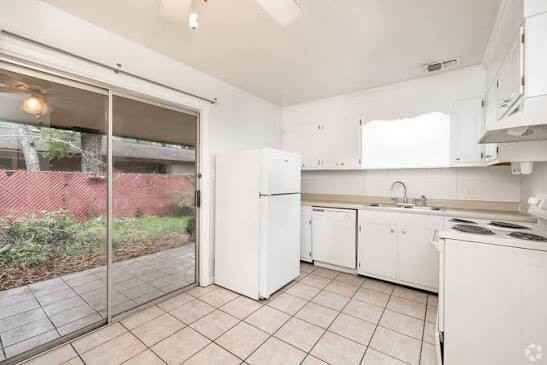 538 Royce St #1A - Photo 2 of 4