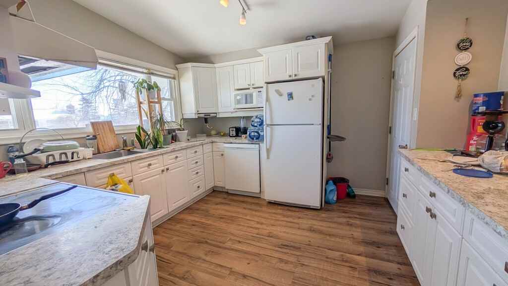 319 Bunting Rd - Photo 6 of 36