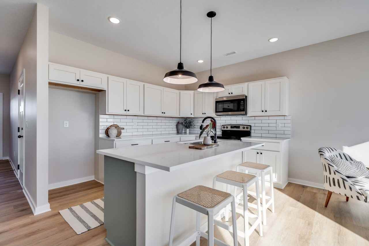 3741 W 30th St - Photo 4 of 17