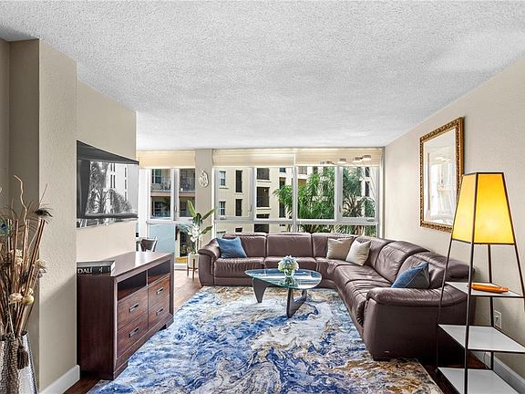 470 3rd St S #10 - Photo 2 of 16