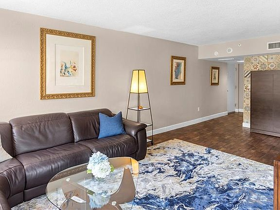 470 3rd St S #10 - Photo 3 of 16