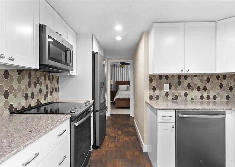 470 3rd St S #10 - Photo 6 of 16