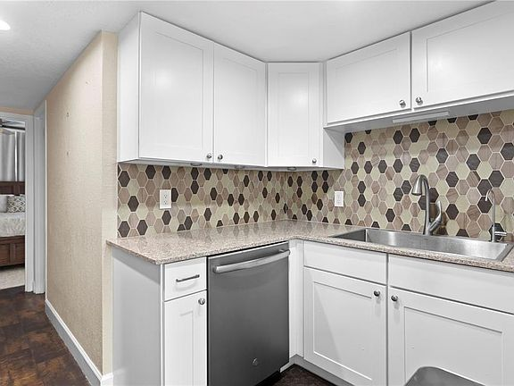 470 3rd St S #10 - Photo 7 of 16