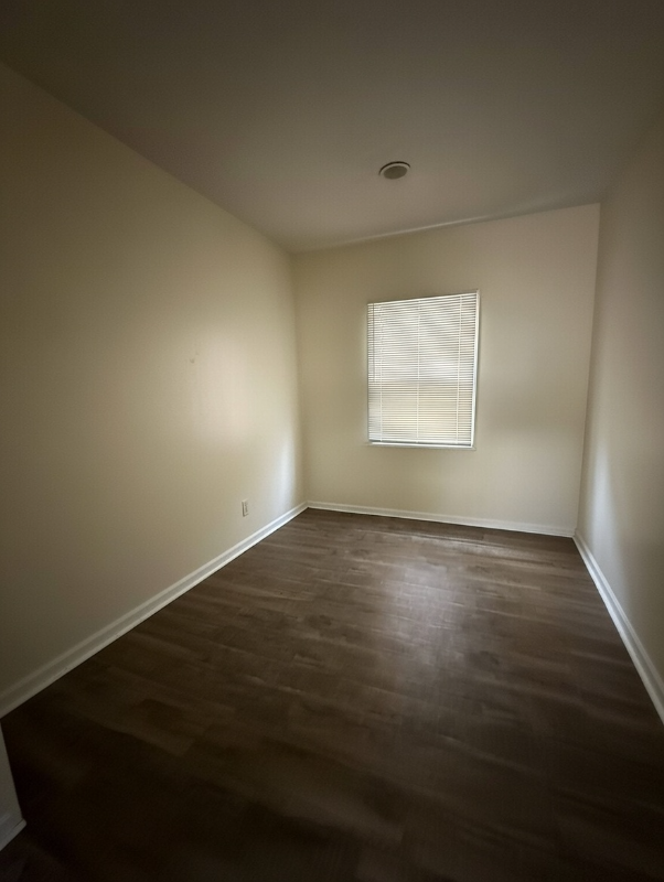 866 W 25th St - Photo 2 of 7