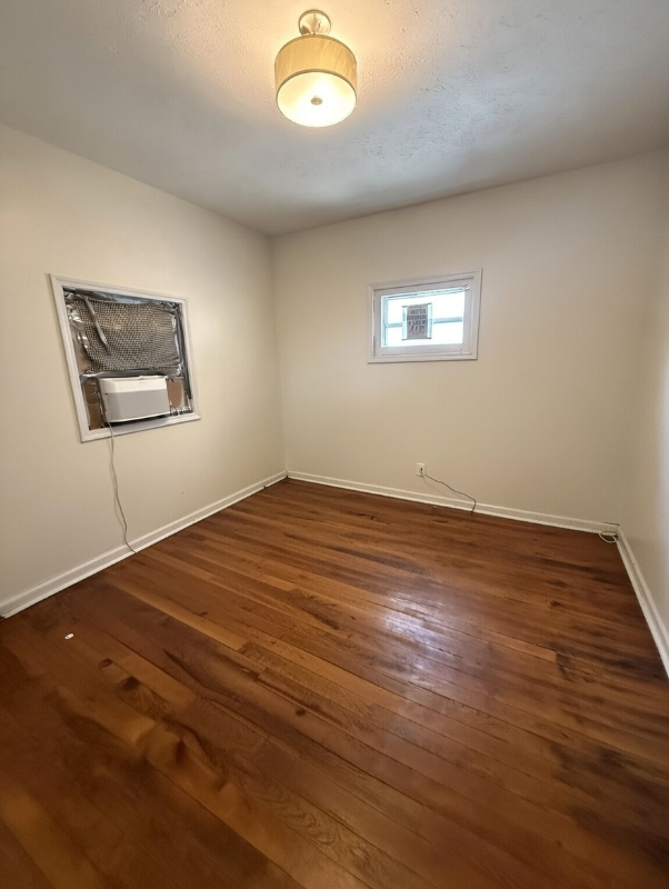 866 W 25th St - Photo 3 of 7