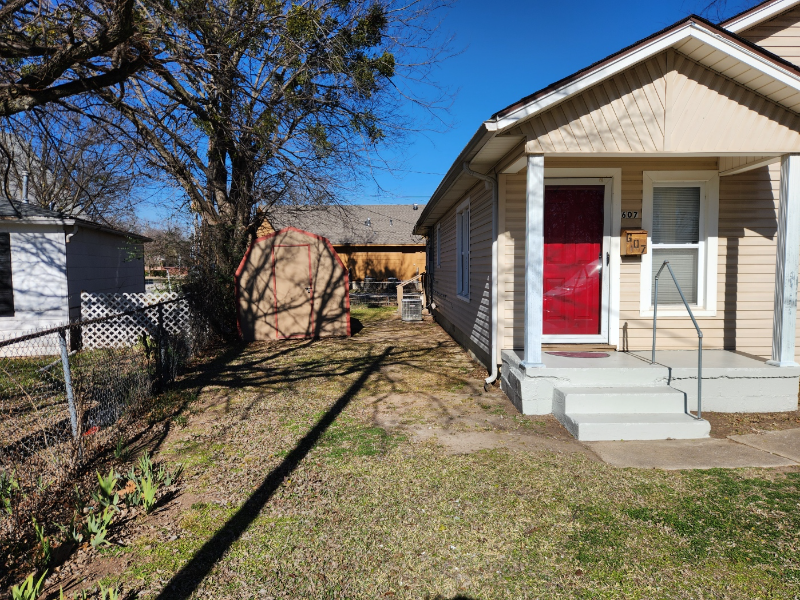 607 3rd Ave Nw - Photo 4 of 14