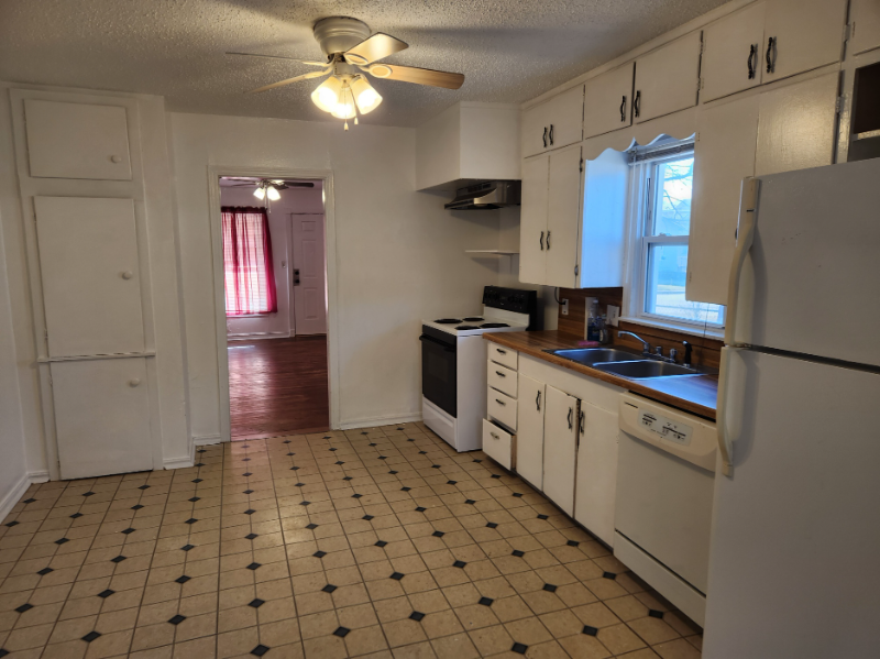 607 3rd Ave Nw - Photo 7 of 14