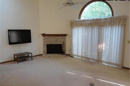 19316 Bradford Ct - Photo 2 of 7