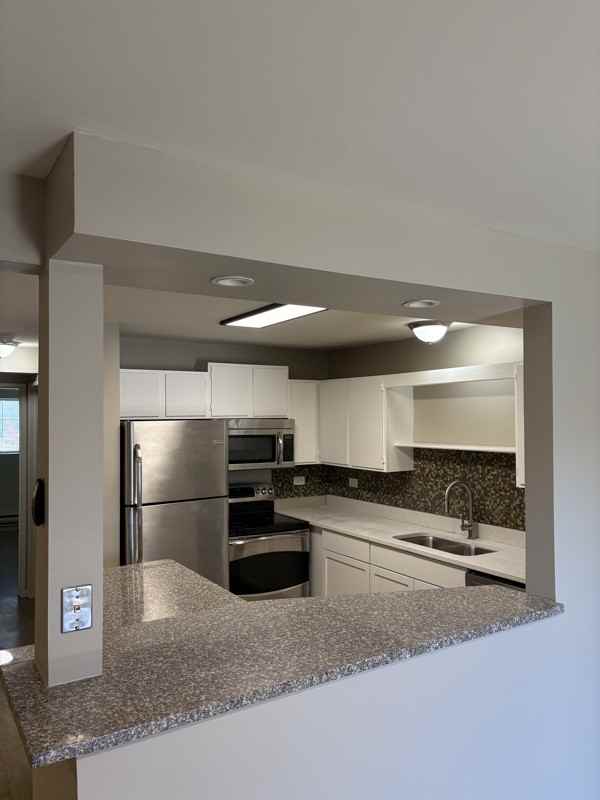 1332 N Geneva Dr #1B - Photo 2 of 11