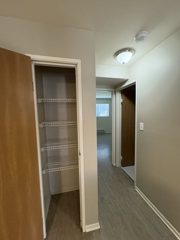 1332 N Geneva Dr #1B - Photo 3 of 11