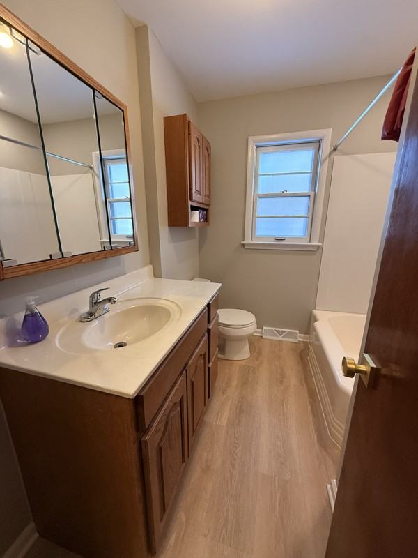 5825 Webster St - Photo 5 of 9