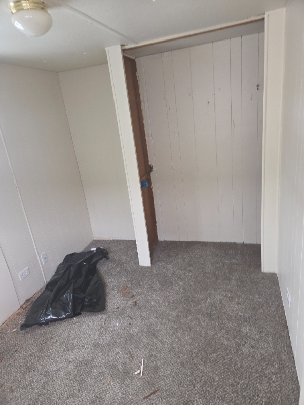 4689 Kirby Ave Ne - Photo 3 of 7