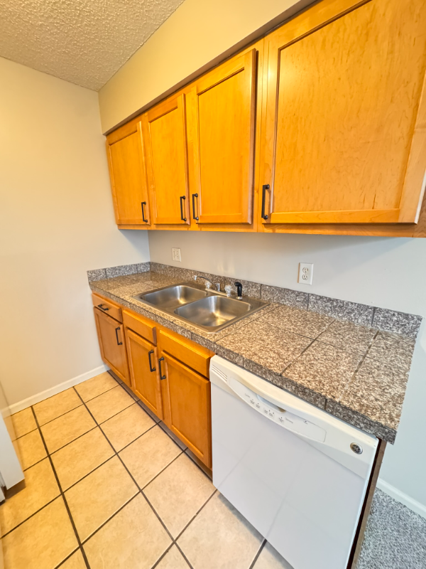 1531 D St #08 - Photo 4 of 12