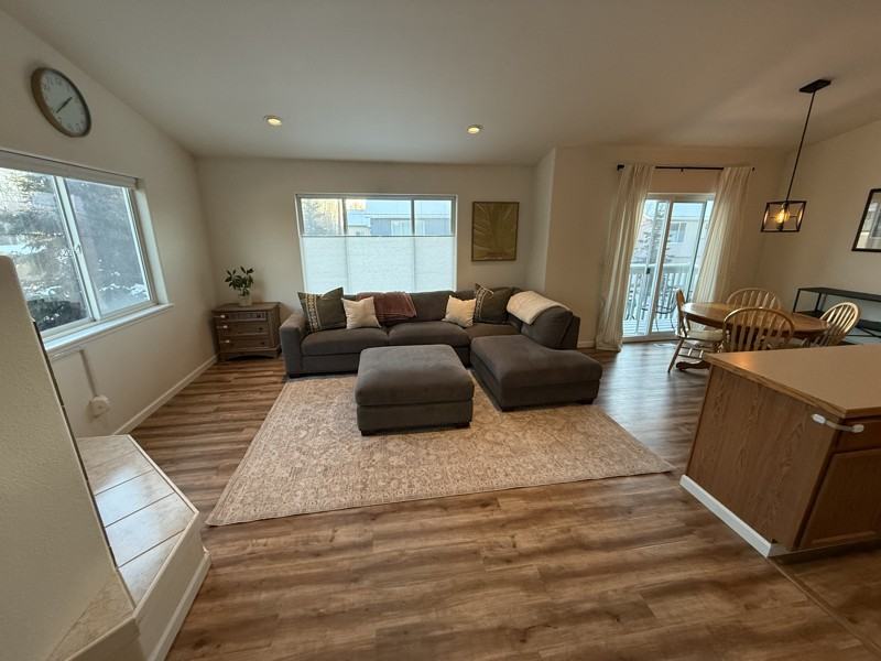 583 Ocean Point Dr - Photo 3 of 20