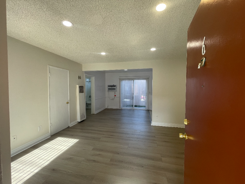 19405 Haynes St - Photo 4 of 15