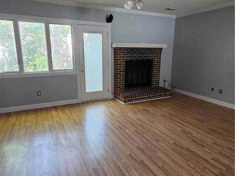 4310 Brighton Ln - Photo 3 of 4