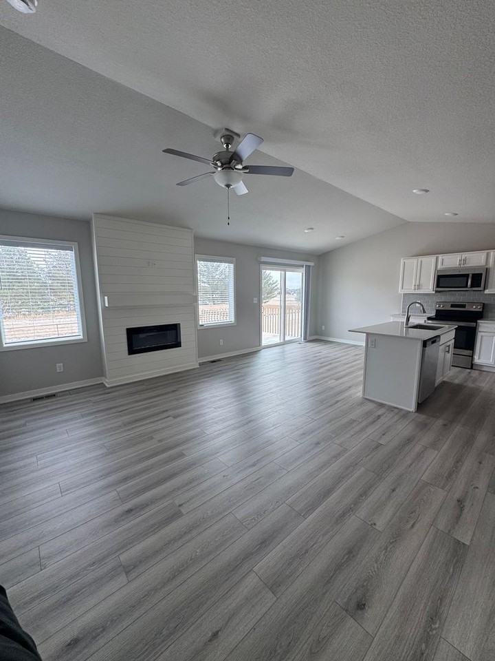 2901 3rd Ave Sw - Photo 2 of 22