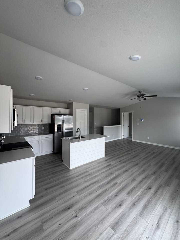 2901 3rd Ave Sw - Photo 3 of 22