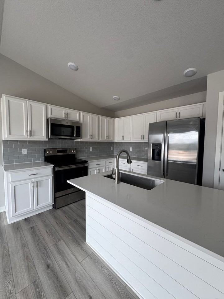 2901 3rd Ave Sw - Photo 4 of 22