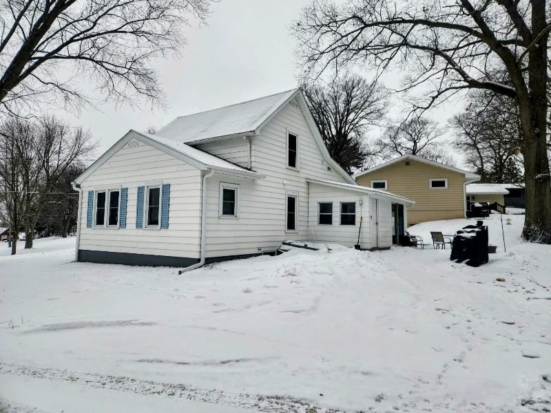 230 Arlington Dr - Photo 3 of 16