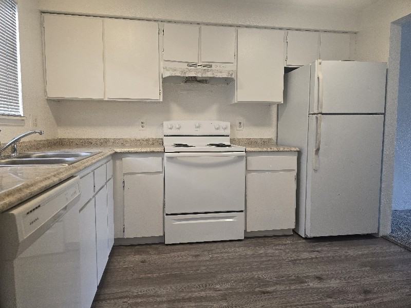 1412 E 9th St #7 - Photo 6 of 17