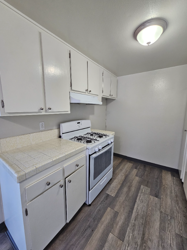 1135 W I St #18 - Photo 3 of 12