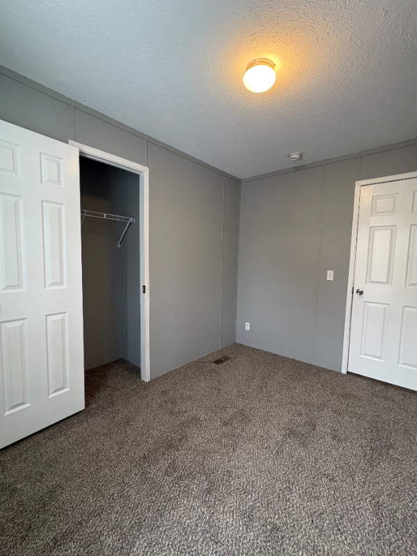 140 Humphrey Dr - Photo 5 of 8