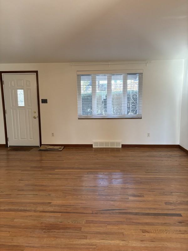 6318 Glenview Pl - Photo 4 of 19