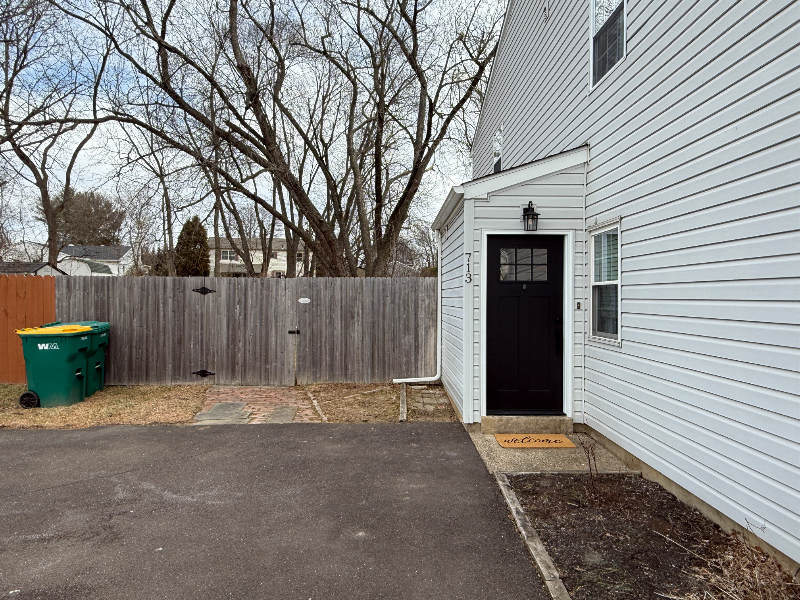 713 Timber Ln - Photo 5 of 35