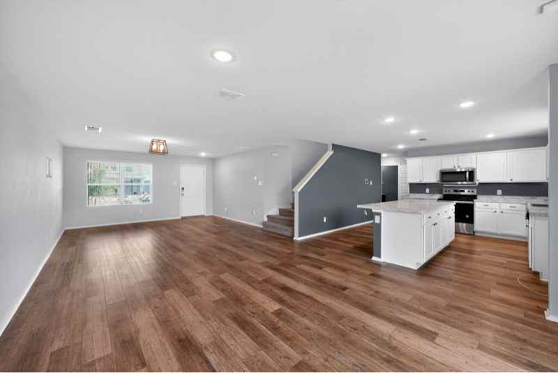 605 Mayfield Dr - Photo 2 of 20