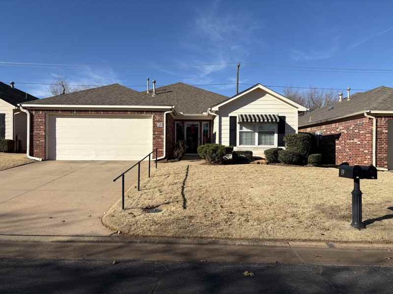 2455 Manchester Dr #39 - Photo 2 of 3