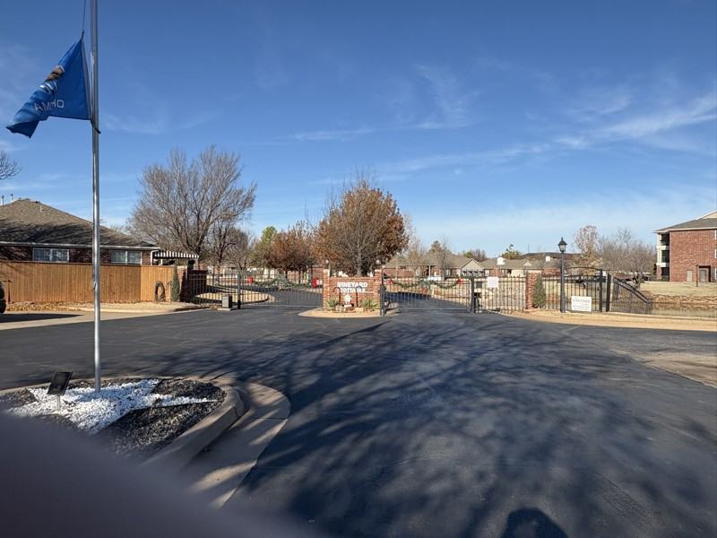 2455 Manchester Dr #39 - Photo 3 of 3