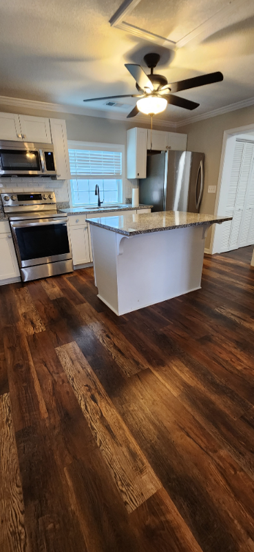 895 Brackett Rd - Photo 2 of 10