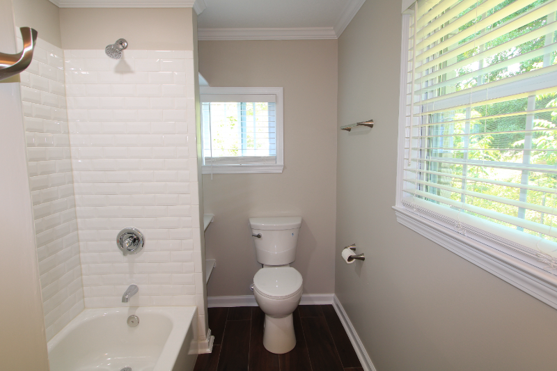 895 Brackett Rd - Photo 4 of 10