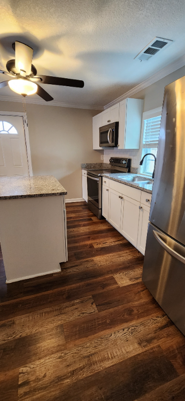 895 Brackett Rd - Photo 5 of 10