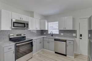 featured image of 1359 Kent St