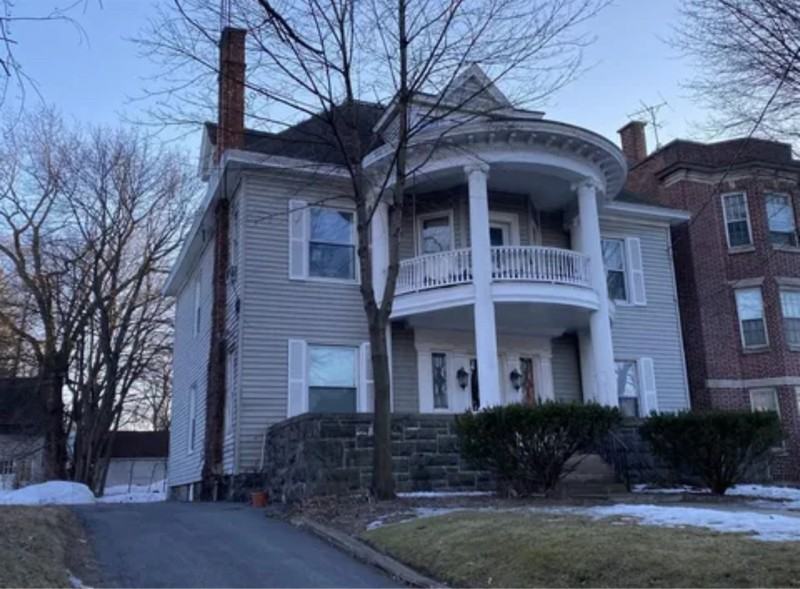 1104 Union St #6 - Photo 2 of 13