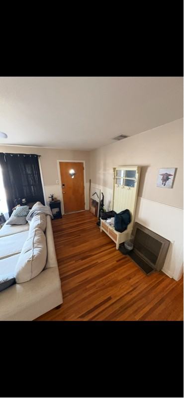 3007 47th St - Photo 3 of 8