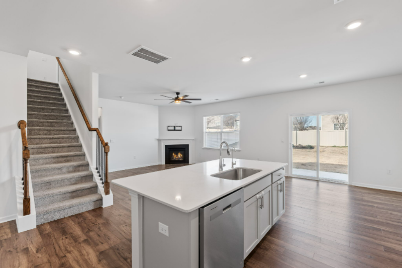 121 Bayridge Rd - Photo 4 of 20