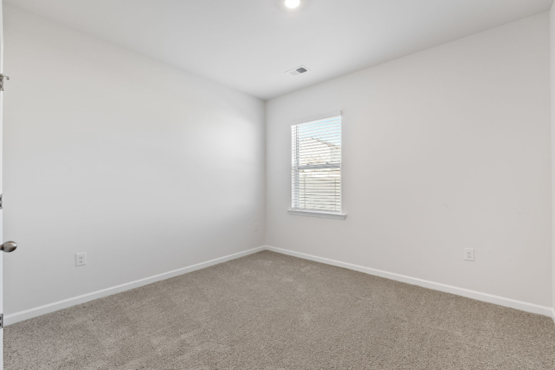 121 Bayridge Rd - Photo 5 of 20