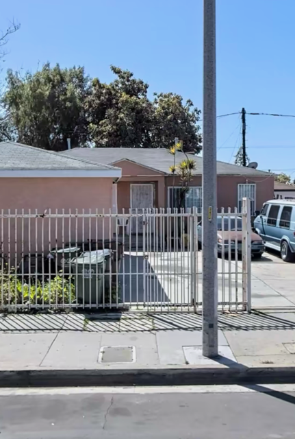 834 W Rosecrans Ave - Photo 2 of 2