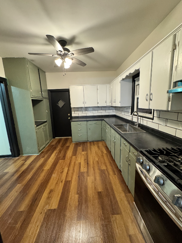 2921 93rd St - Photo 2 of 9