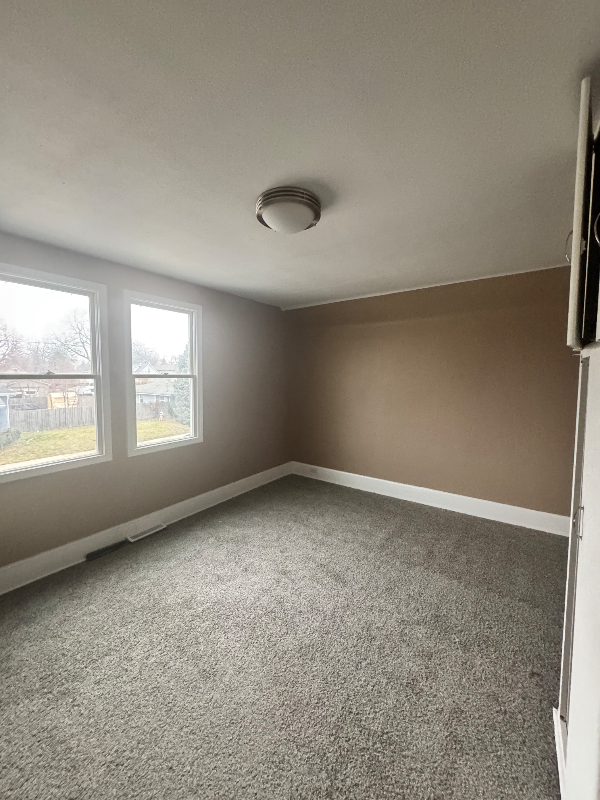 2921 93rd St - Photo 7 of 9