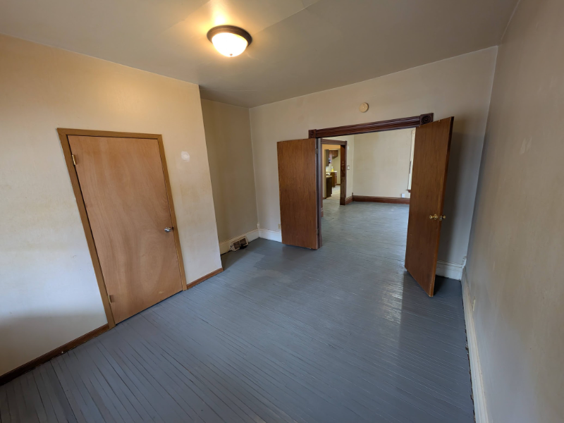 903 44th St #1 - Photo 4 of 8