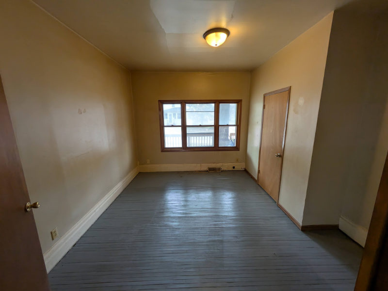 903 44th St #1 - Photo 5 of 8