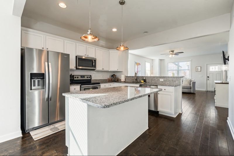 705 Ellie Dr - Photo 4 of 21