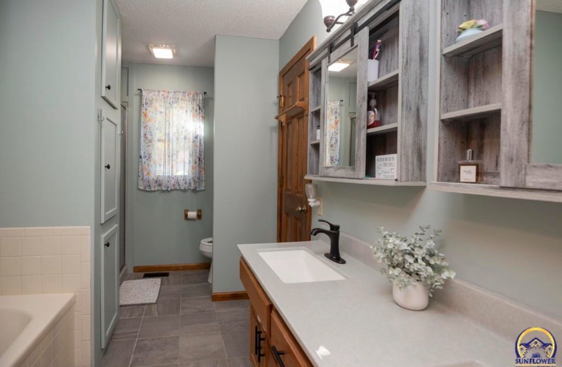 2831 Sw Bingham Rd - Photo 3 of 20