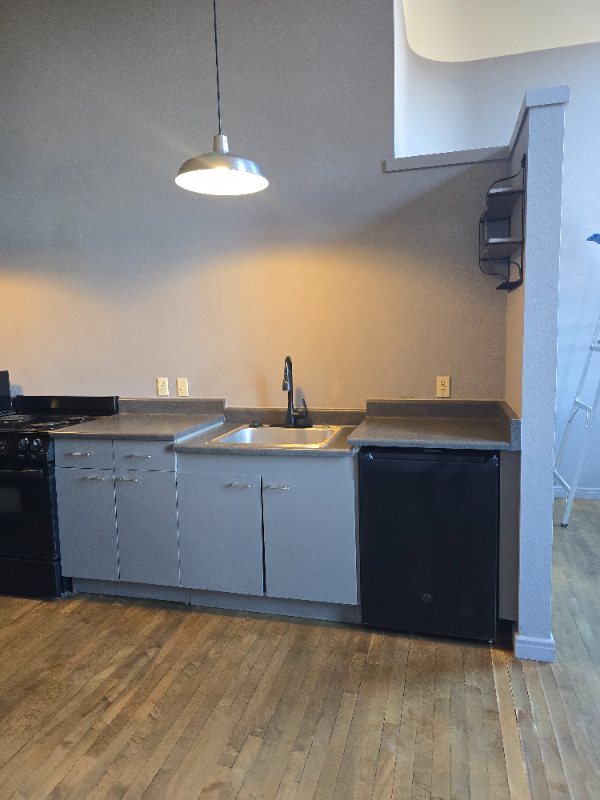 100 Broadway Blvd Ne #301 - Photo 2 of 7