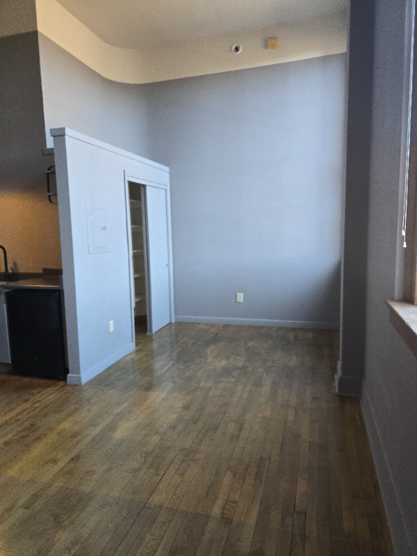 100 Broadway Blvd Ne #301 - Photo 3 of 7